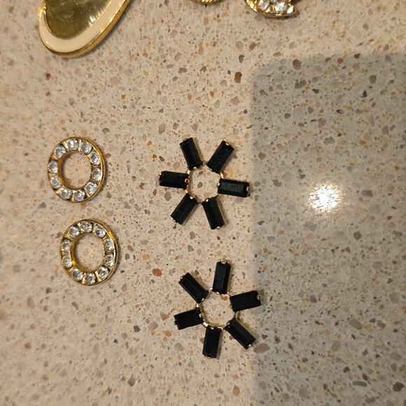 Lot of 10 "Hoop" Charms - Goldtone, Enamel, Beaded etc. - Picture 6 of 9